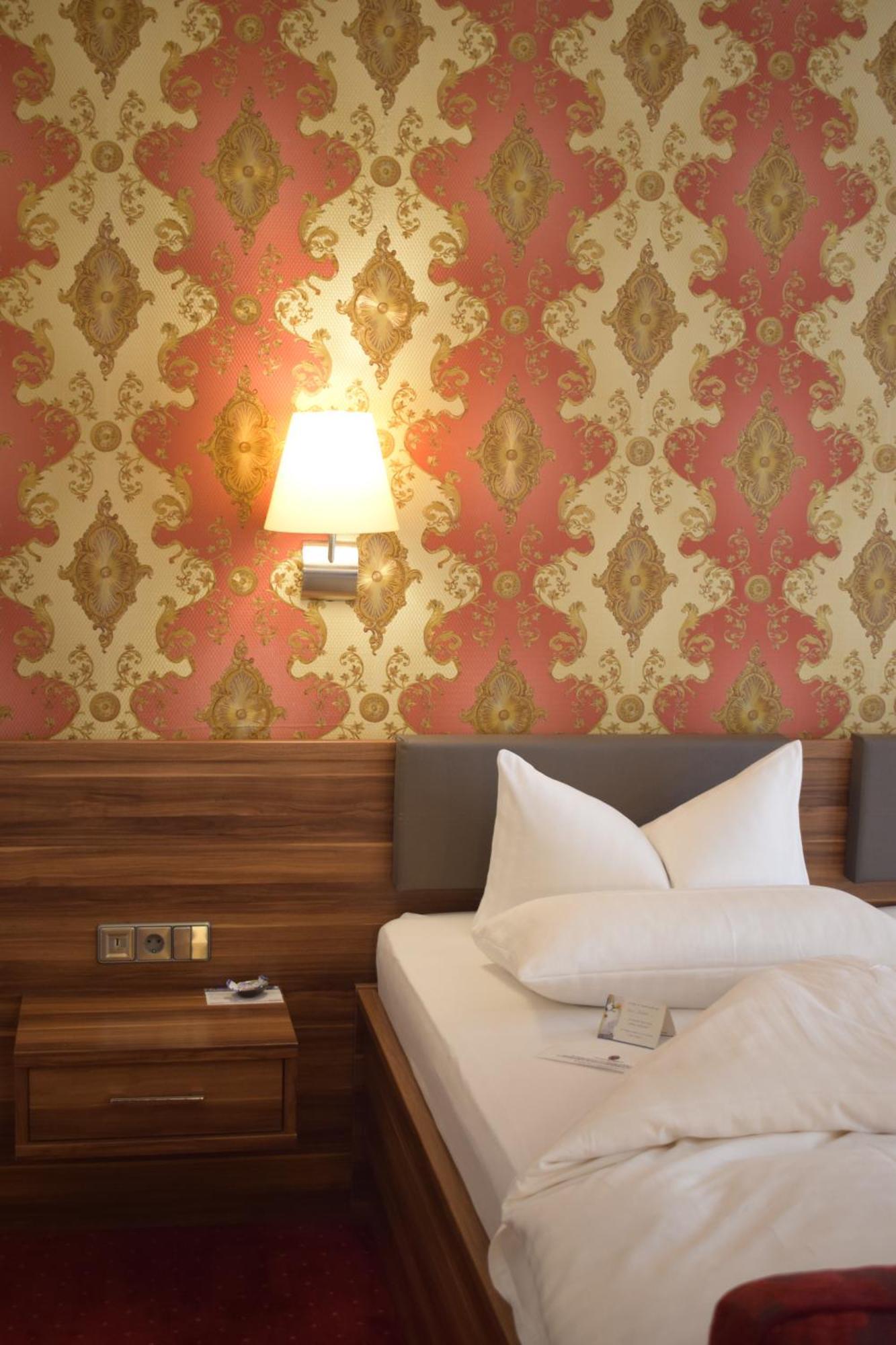 Akzent Hotel Goldner Hirsch Kamenz Buitenkant foto
