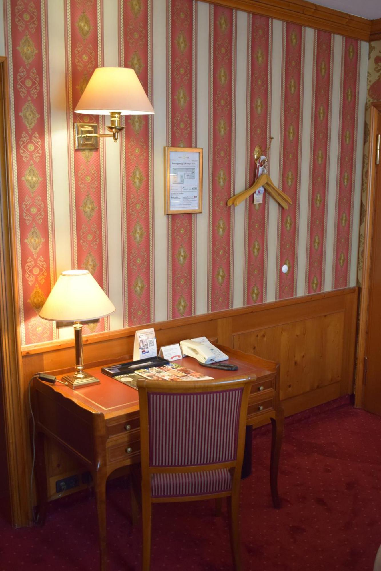 Akzent Hotel Goldner Hirsch Kamenz Buitenkant foto