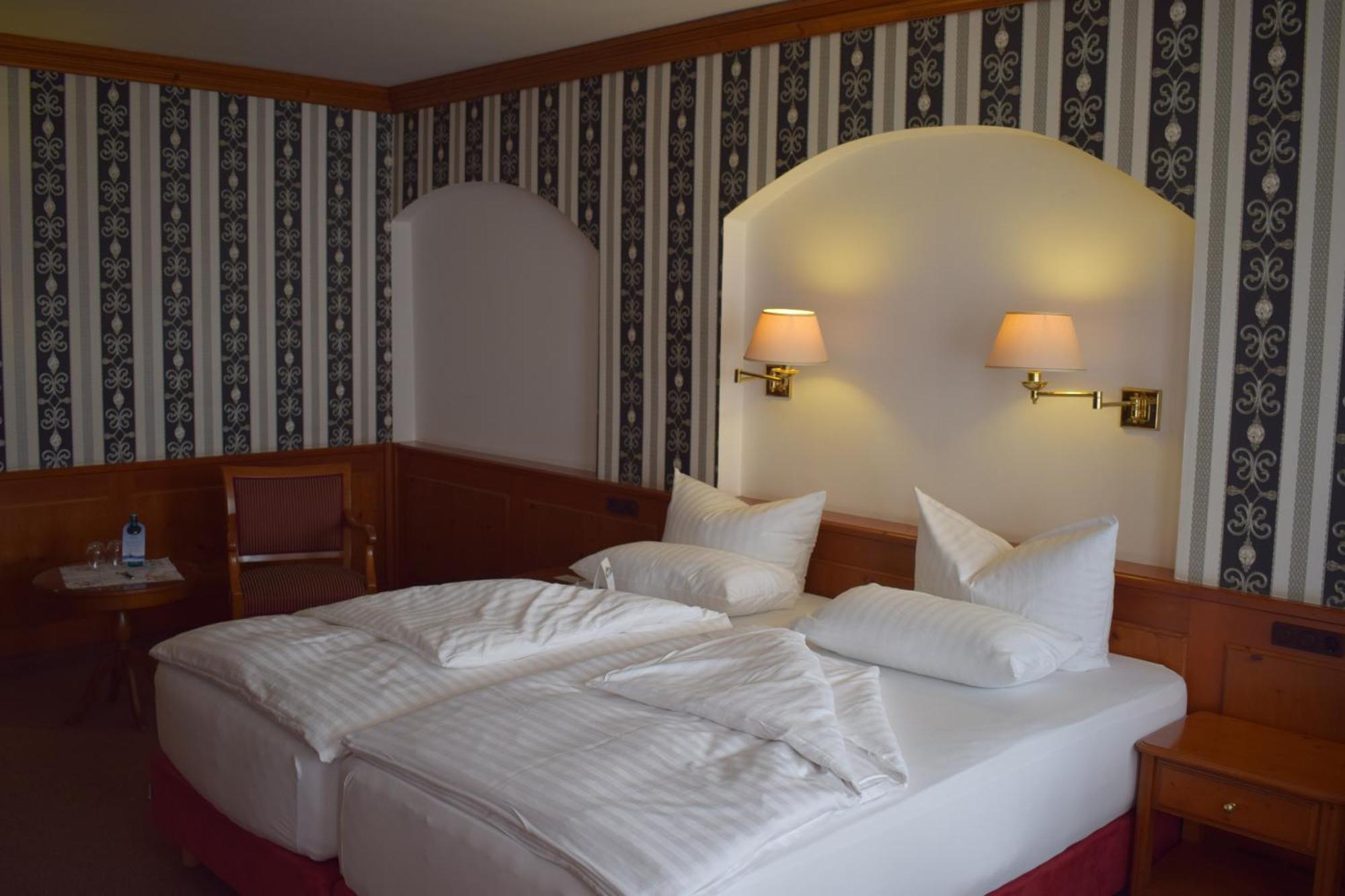 Akzent Hotel Goldner Hirsch Kamenz Buitenkant foto