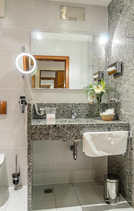 Akzent Hotel Goldner Hirsch Kamenz Buitenkant foto