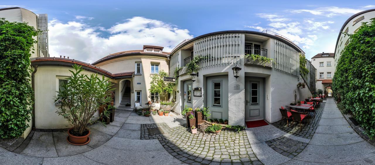 Akzent Hotel Goldner Hirsch Kamenz Buitenkant foto