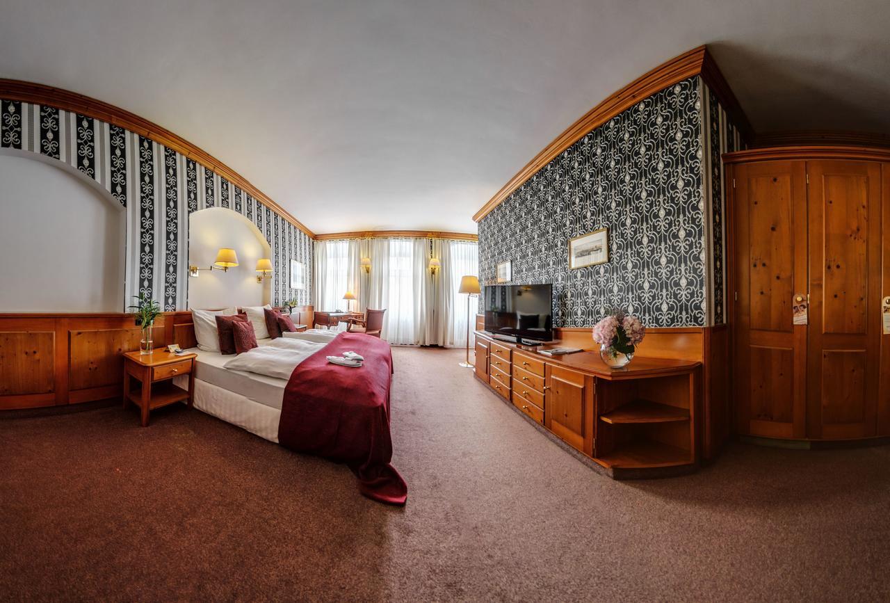Akzent Hotel Goldner Hirsch Kamenz Buitenkant foto