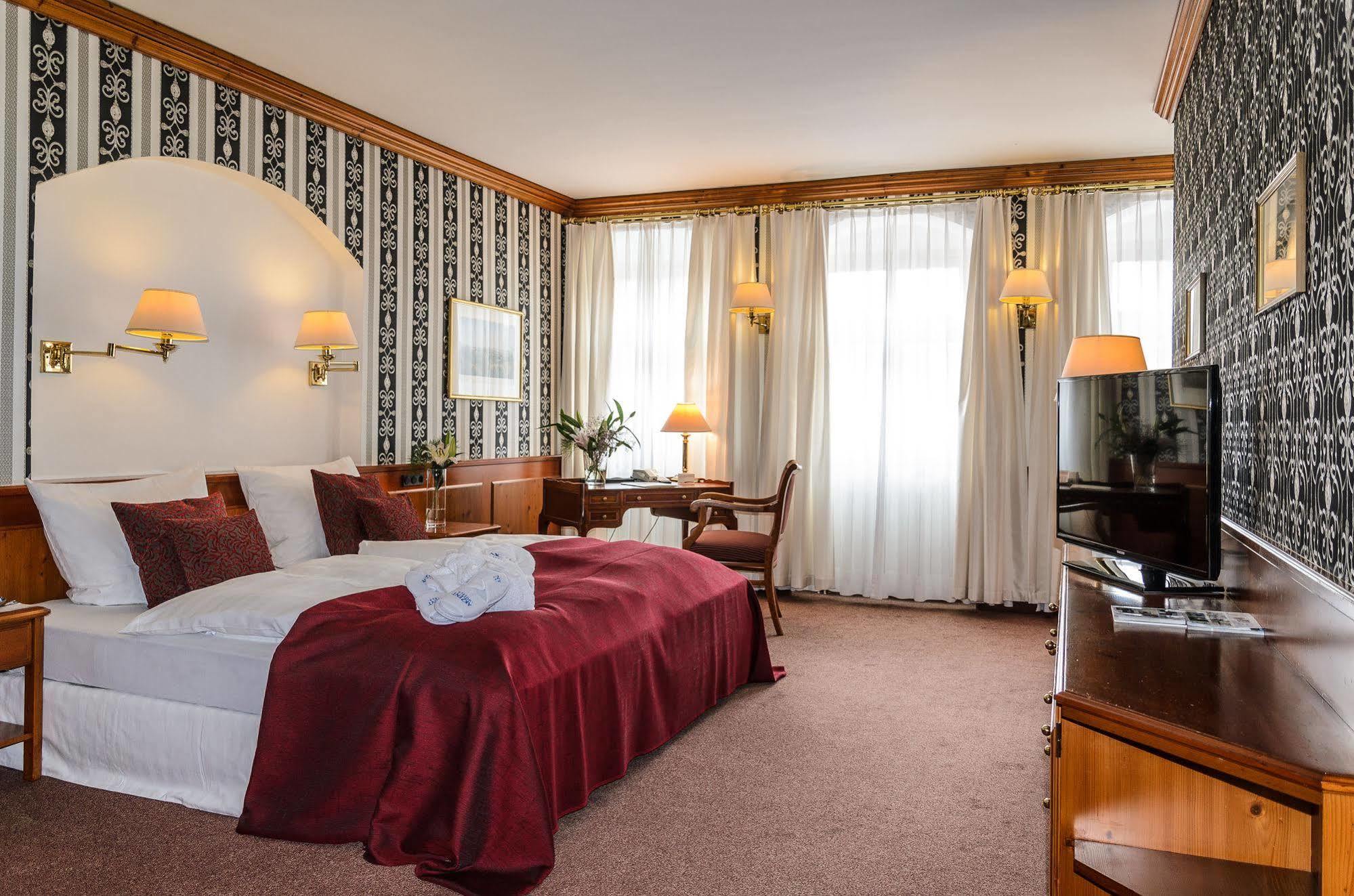 Akzent Hotel Goldner Hirsch Kamenz Buitenkant foto