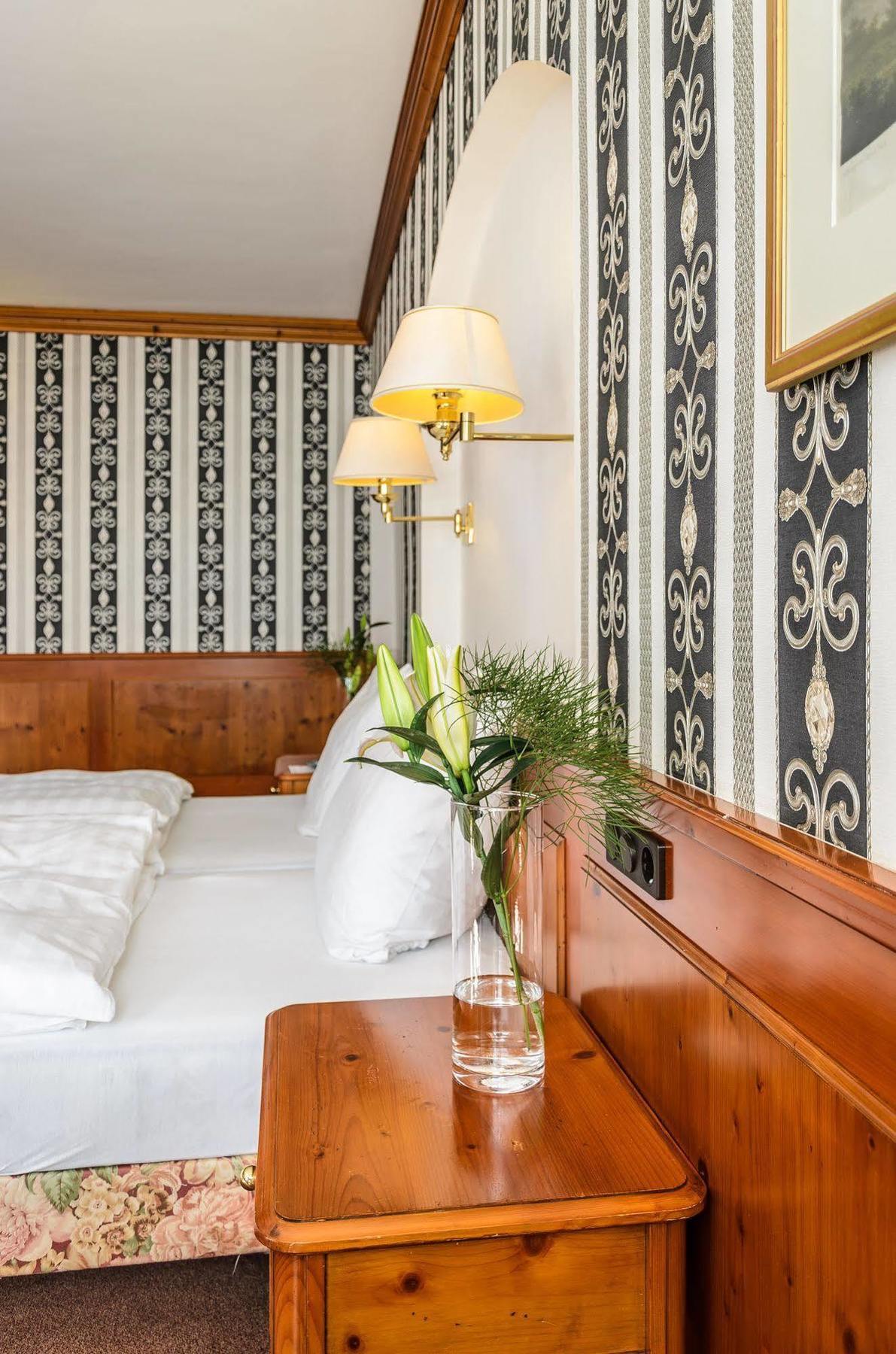 Akzent Hotel Goldner Hirsch Kamenz Buitenkant foto
