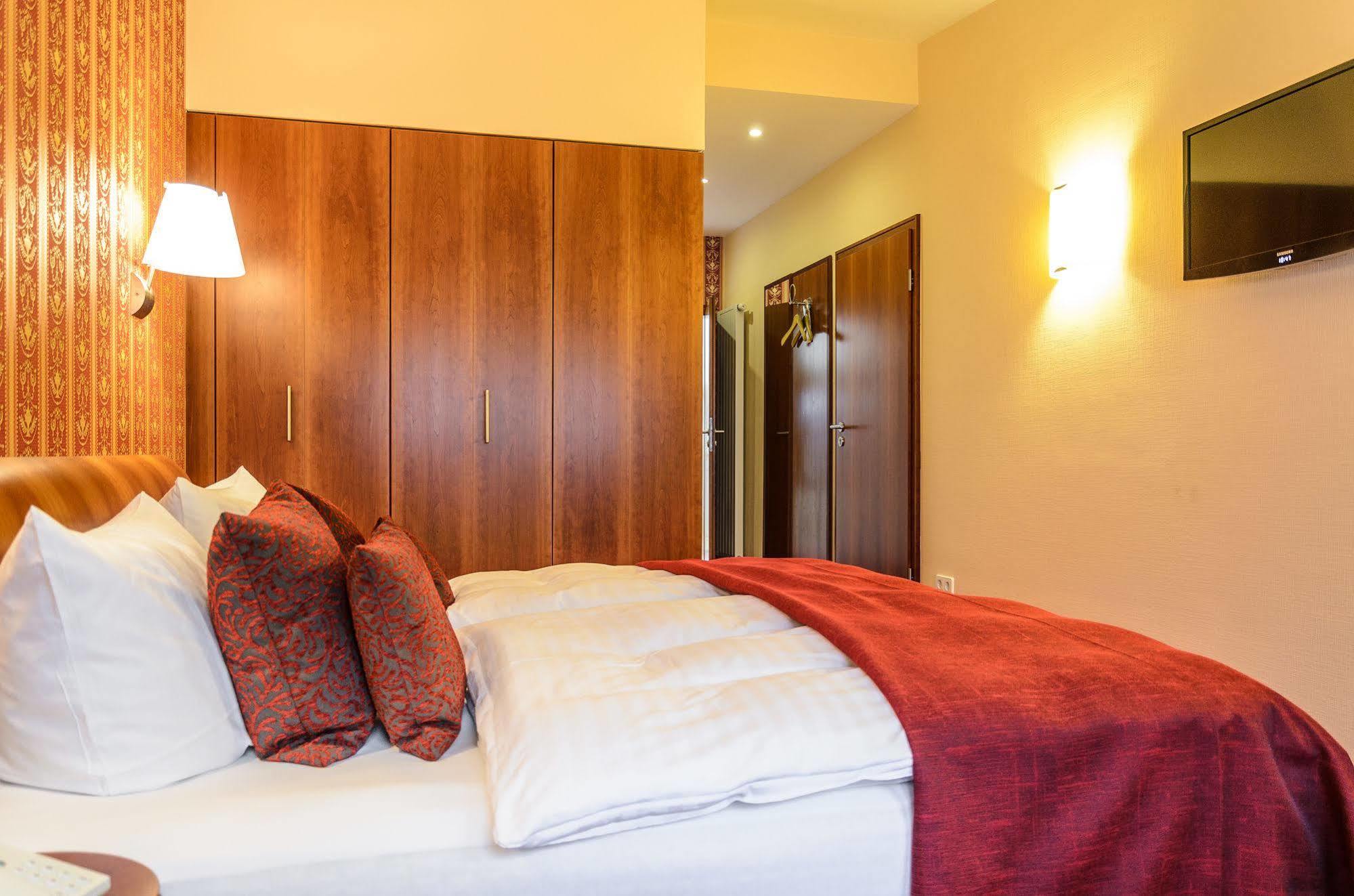 Akzent Hotel Goldner Hirsch Kamenz Buitenkant foto