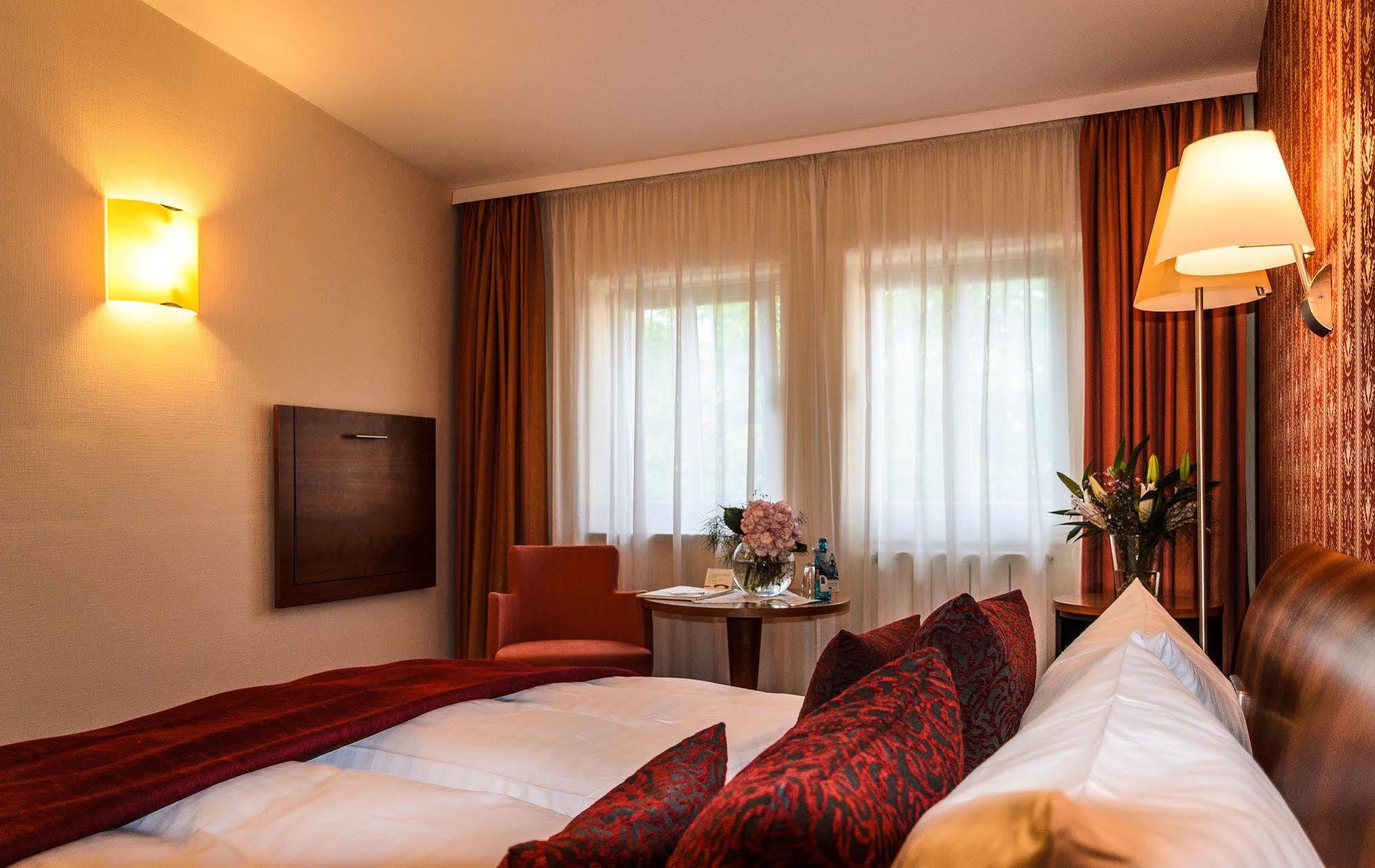 Akzent Hotel Goldner Hirsch Kamenz Buitenkant foto