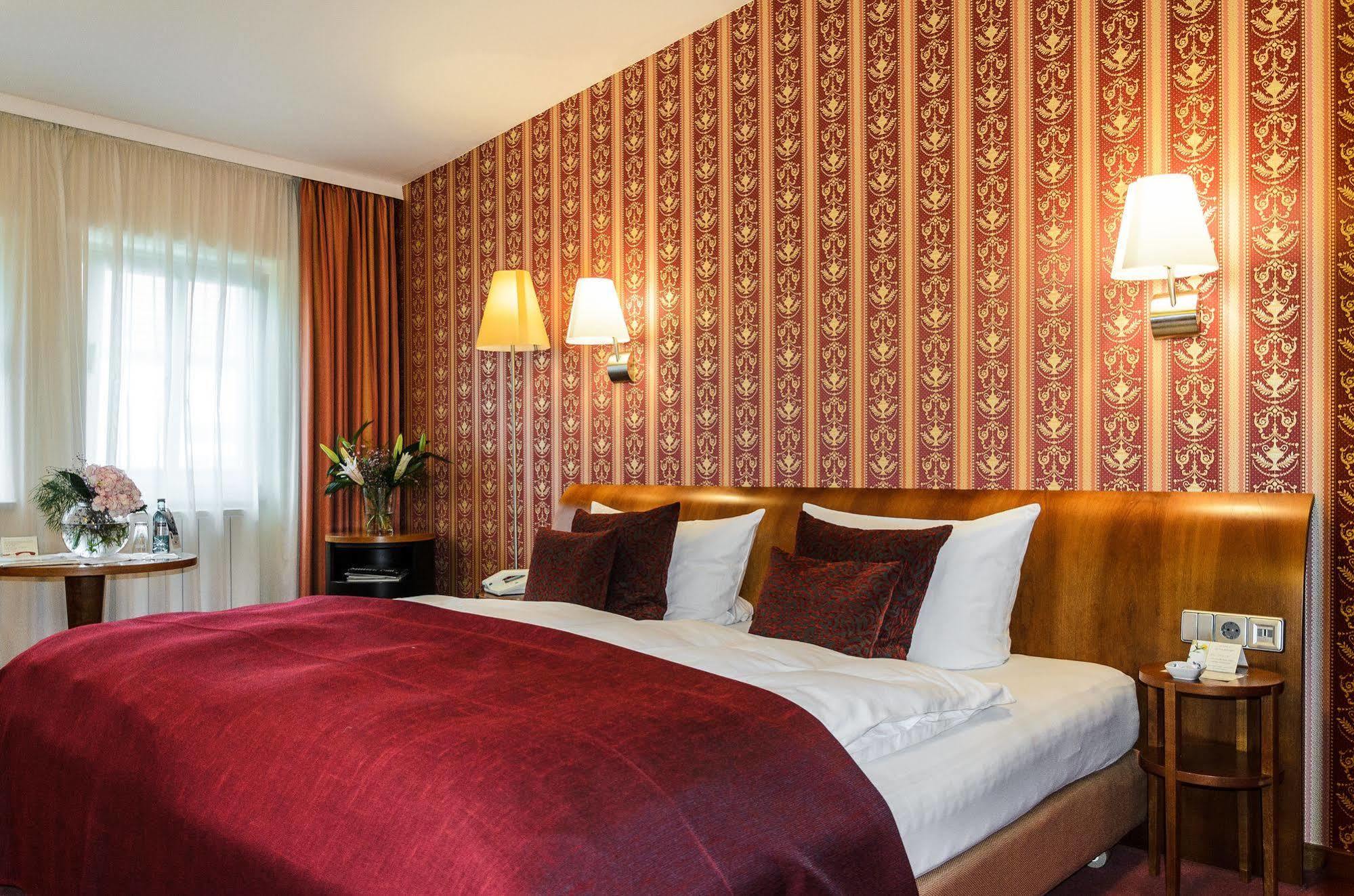 Akzent Hotel Goldner Hirsch Kamenz Buitenkant foto